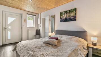 1 habitación, tabla de planchar con plancha, wifi gratis y ropa de cama