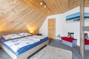 2 bedrooms, iron/ironing board, free WiFi, bed sheets - Holiday Apartment "Nordlicht" in a Thatched House with Terrace and Wi-Fi (Wesselburener Deichhausen)
