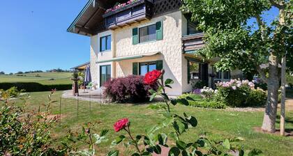 Ferienwohnung "Alpenblick" mit Berg-und Seeblick und Wi-Fi
