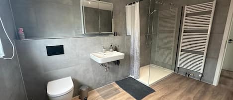 Shower, towels