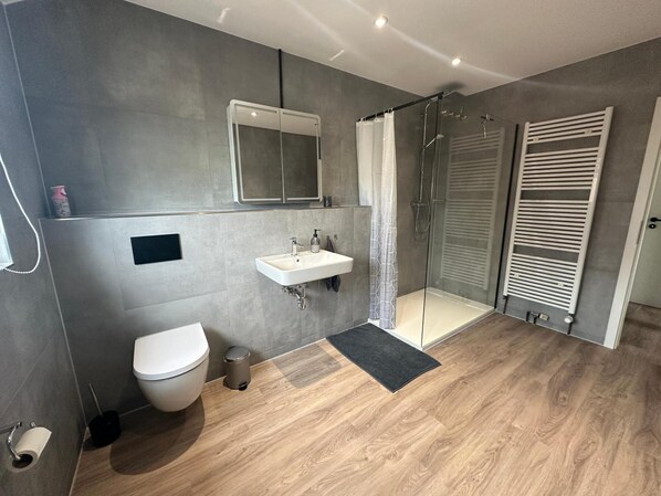 Shower, towels