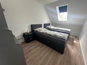 3 quartos, Wi-Fi de cortesia, roupa de cama