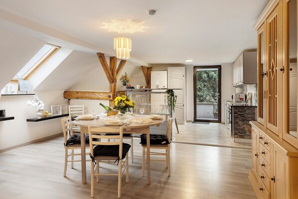 Dining - Holiday Apartment 'Lieblingsgast' with Private Terrace, Balcony and Wi-Fi (Klötze)