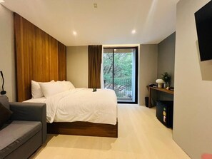 In-room safe, desk, free cribs/infant beds, free WiFi - Woodstory Boutique Hotel (Bangkok)