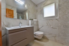 シャワー、タオル