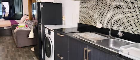 Refrigerador, microondas, horno, tostadora