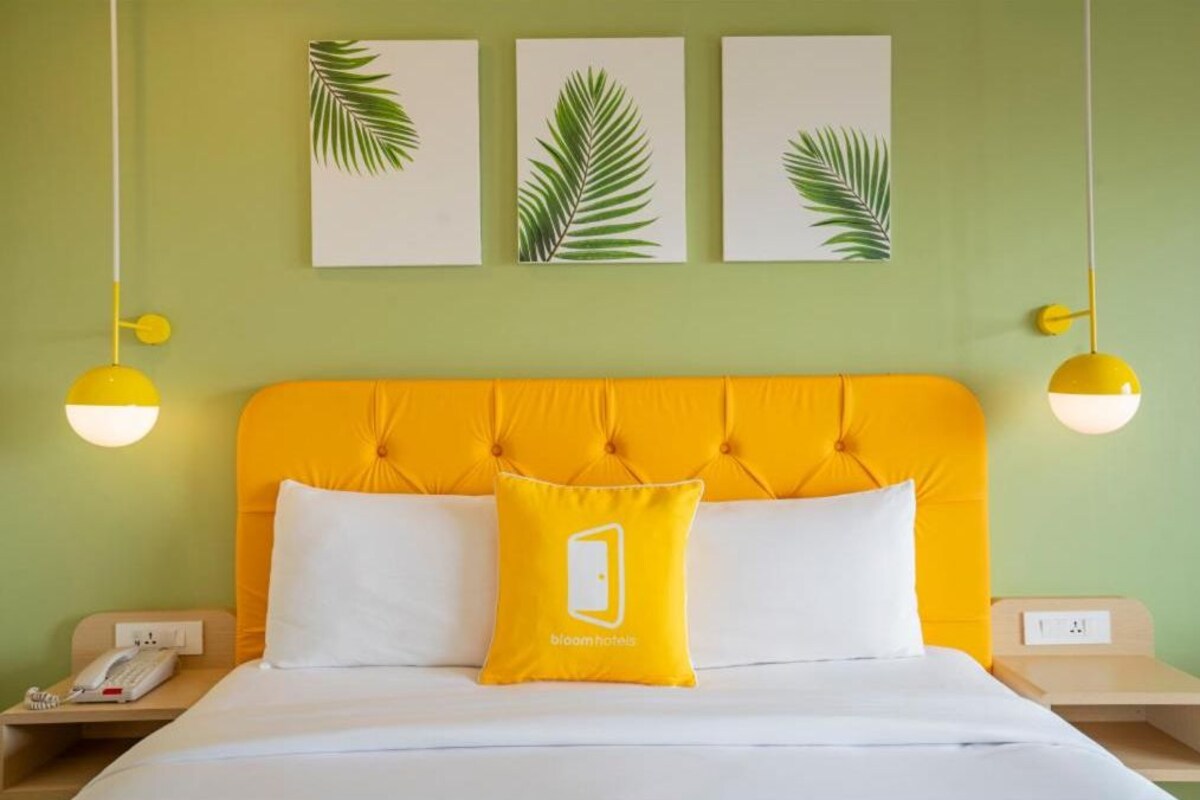 In-room safe, desk, laptop workspace, soundproofing