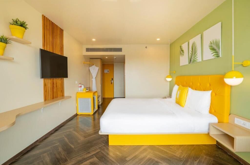 In-room safe, desk, laptop workspace, soundproofing