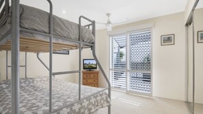 3 bedrooms, bed sheets