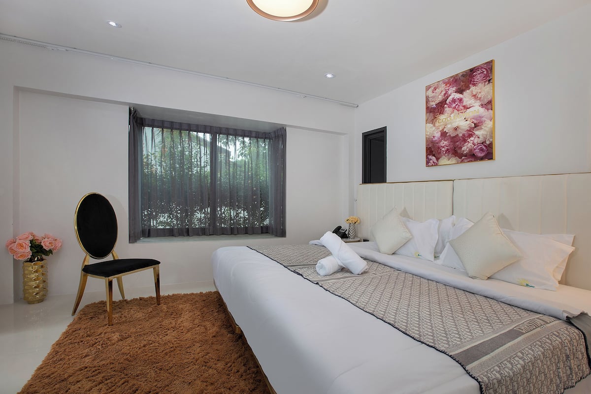 2 bedrooms, in-room safe, blackout drapes, free WiFi