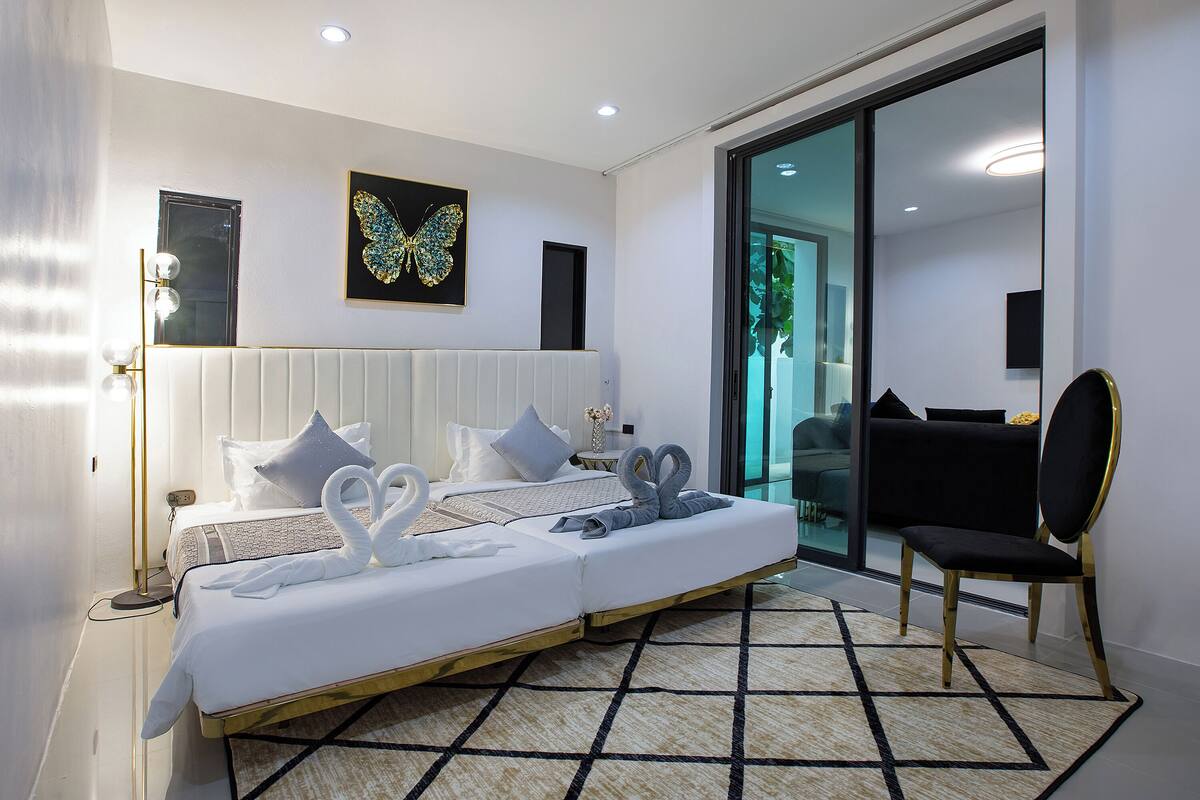 Two Bedroom Villa With Bathtub | In-room safe, blackout drapes, WiFi (free), bed sheets