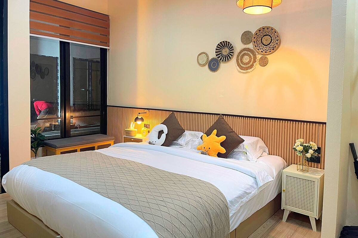 2 habitaciones, caja de seguridad en la habitación y cortinas blackout