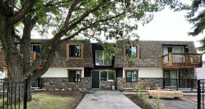 Cozy 1 Bedroom Rental with Den free parking Close to University