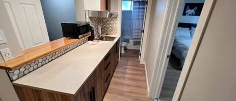 1 chambre, fer et planche à repasser, accès Internet