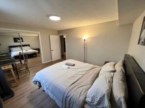 1 habitación, tabla de planchar con plancha y internet