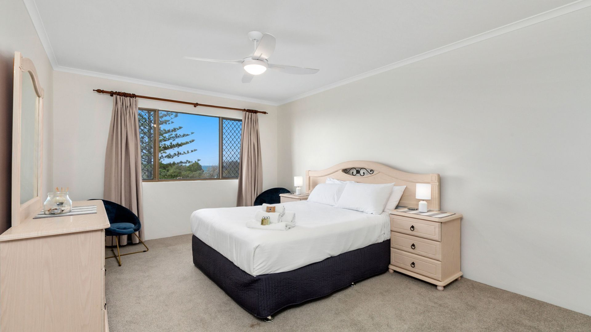 2 bedrooms, iron/ironing board, bed sheets