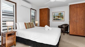3 bedrooms, bed sheets - Villa 1 at Hastings Point - Modern 3-Bedroom Retreat with Heated Spa, Near Beach & Creek (Hastings Point)