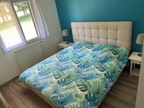 4 Schlafzimmer, Schreibtisch, Bügeleisen/Bügelbrett, Reisekinderbett