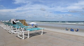 On the beach - Ocean view bliss / Pool Access / Quiet Beach! Errol by the Sea  507 (New Smyrna Beach)