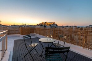 Outdoor dining - Unique 2BR Penthouse with Stunning Acropolis View (Athens)