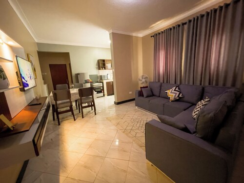 Private Cozy Apartment in Kampala with, natural views, Wifi and Hot Shower.