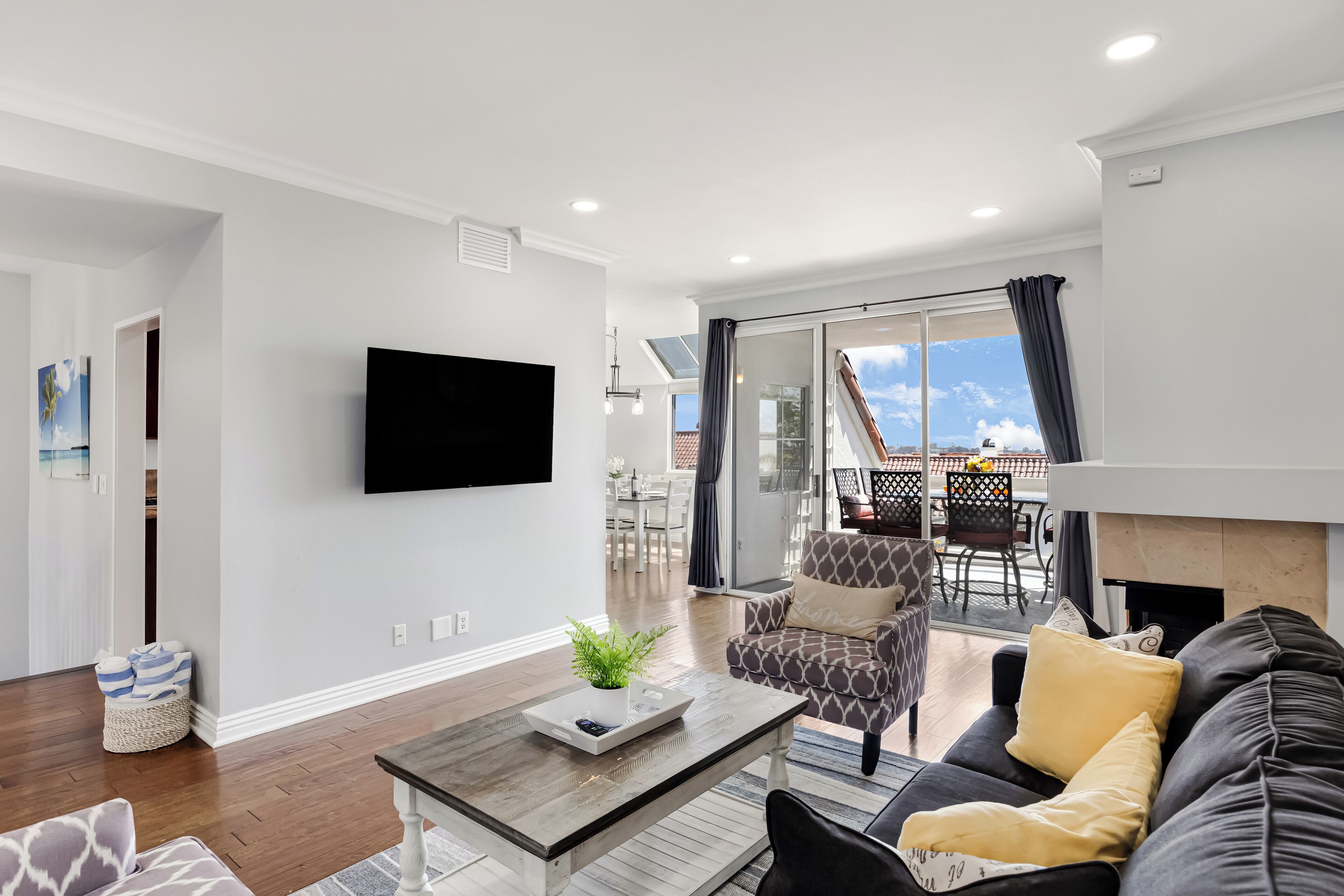 Smart TV, table tennis, offices