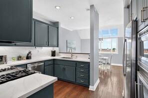 Fridge, microwave, oven, stovetop - Encantamar Escape by AvantStay | Prime Location + Community Amenities (Dana Point)