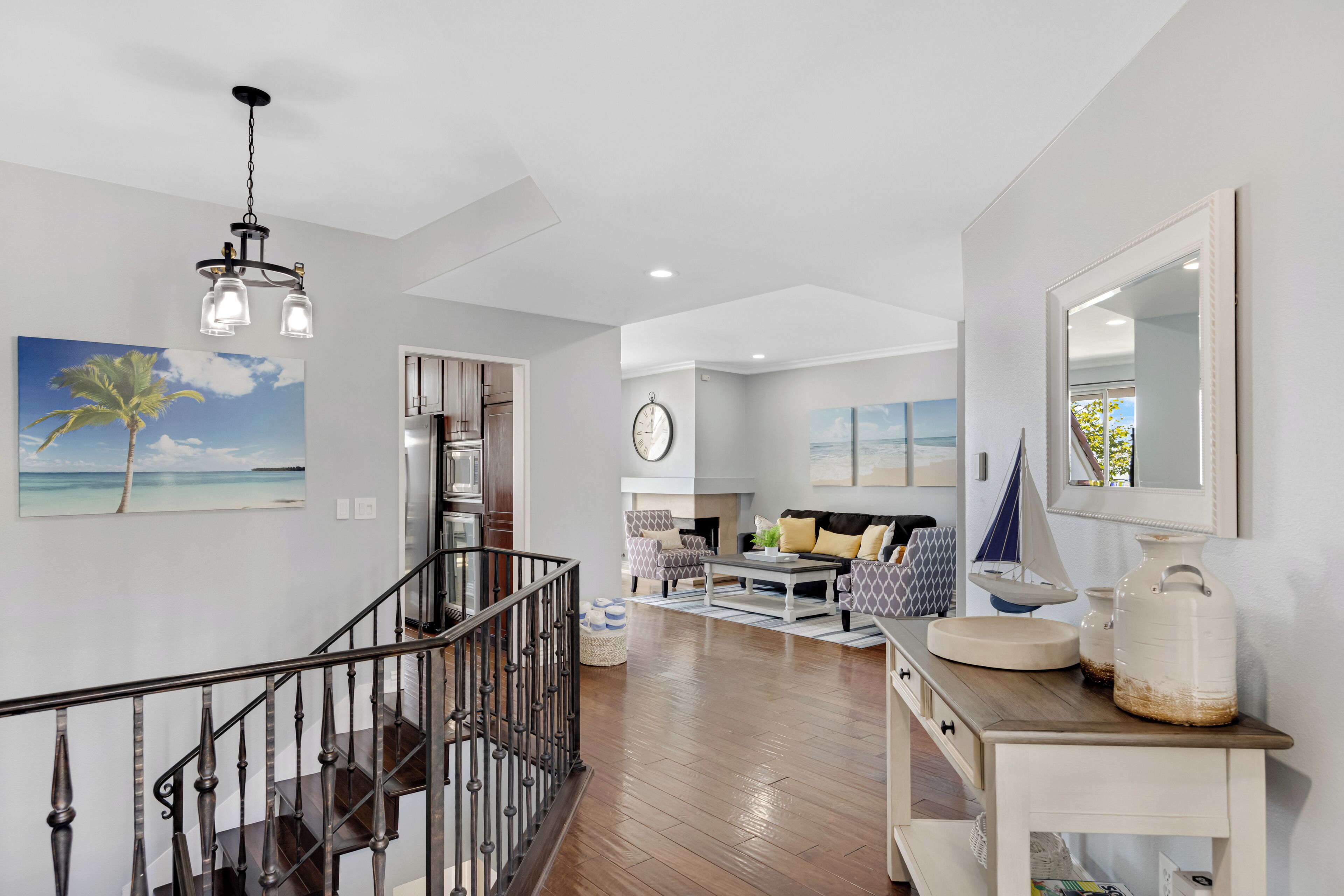 تلفزيون ذكي، تنس طاولة، مكتب