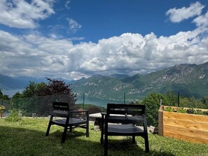 Property grounds - Villa D'ALBA with spectacular views of the mountains and Lake Como QUEEN SUITE  (Civenna)