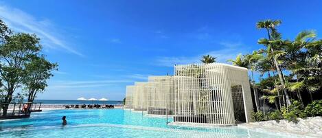 2 outdoor pools