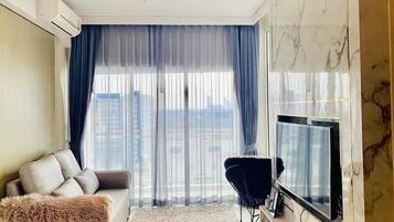 Deluxe Condo | In-room safe, desk, laptop workspace, soundproofing