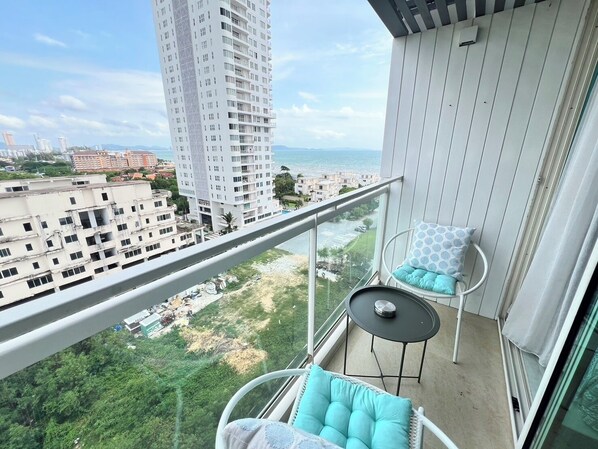 Deluxe Διαμέρισμα (Condo), 1 Υπνοδωμάτιο | Χρηματοκιβώτιο στο δωμάτιο, γραφείο, χώρος εργασίας για λάπτοπ 