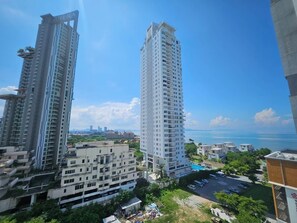 Deluxe Condo, 1 Queen Bed, Non Smoking, Kitchenette | Terrace/patio - Residence Veranda By Thita (Pattaya)