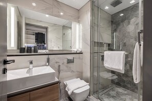 Superior Studio Suite, Balcony, City View | Bathroom