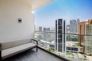 Superior-Studiosuite, Balkon, Stadtblick | Terrasse/Patio