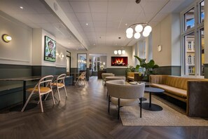 Área de estar no saguão