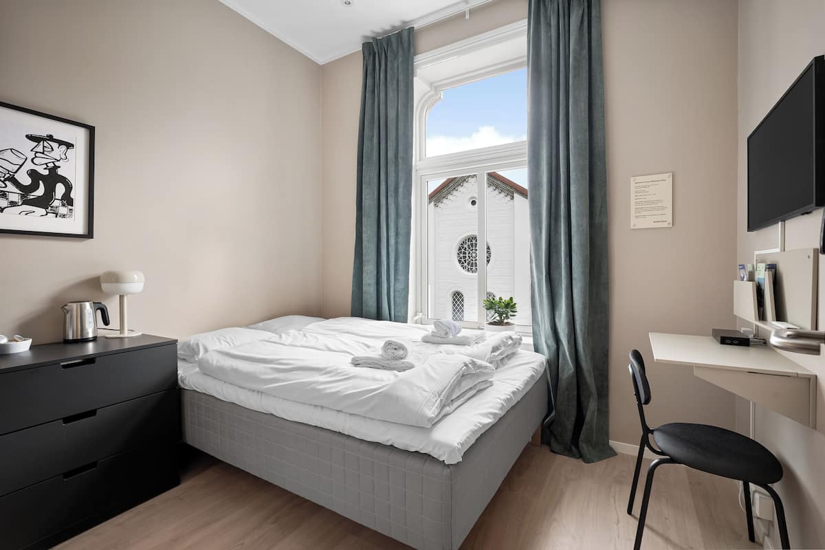 Desk, laptop workspace, soundproofing, iron/ironing board