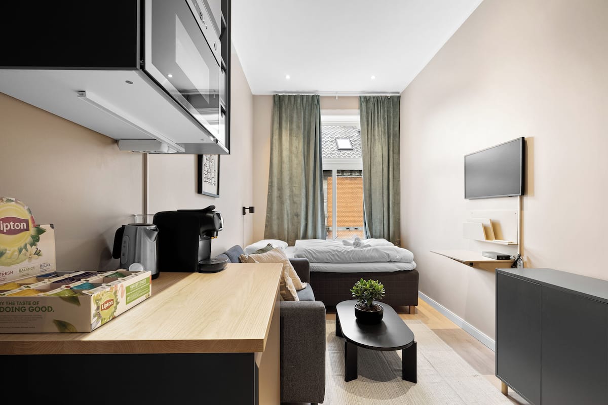 Desk, laptop workspace, soundproofing, iron/ironing board