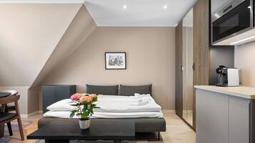 Firemannsrom | Skrivebord, skrivebord for bærbar PC, lydisolert og strykejern/-brett