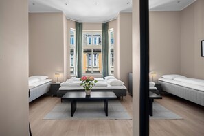 Escrivaninha, espaço de trabalho para notebook, quartos à prova de som