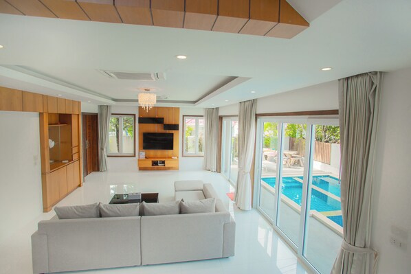 Flat-screen TV - Nee Pool Villa (Koh Samui)