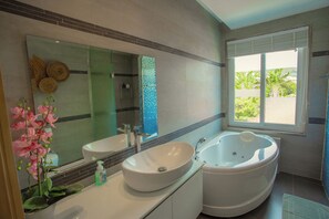 3 bedrooms, in-room safe, free WiFi