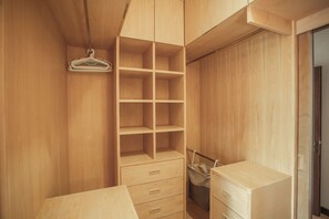 3 bedrooms, in-room safe, free WiFi