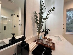 Hårtørrer, håndklæder, Sæbe, Shampoo