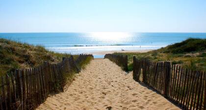 Charmante Maison de Village Avec Linge-plage 12km