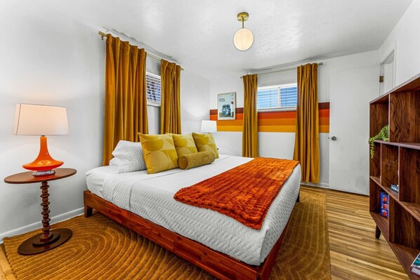 5 bedrooms, iron/ironing board, WiFi, bed sheets
