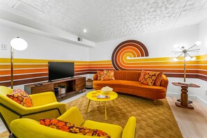 テレビ、暖炉、テレビゲーム