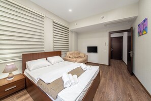 Economy Triple Room | Egyptian cotton sheets, premium bedding, down duvets, laptop workspace - Amea Baku Hotel (Baku)