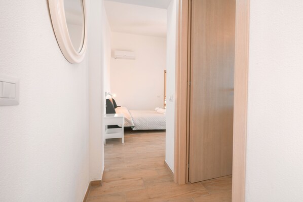 1 bedroom, travel cot, WiFi, bed sheets