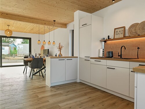 Great newly built house close to the beach